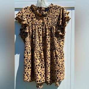 ELLA BLUE Boutique tiered animal/leopard print, cap sleeved blouse size Large